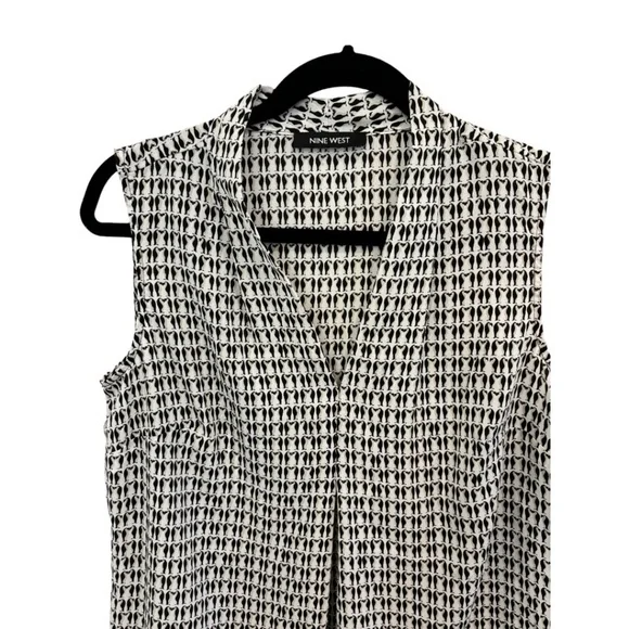 Nine West Black Beige White Sleeveless V-Neck Front Pleat Top Size M NWT - Picture 3 of 4